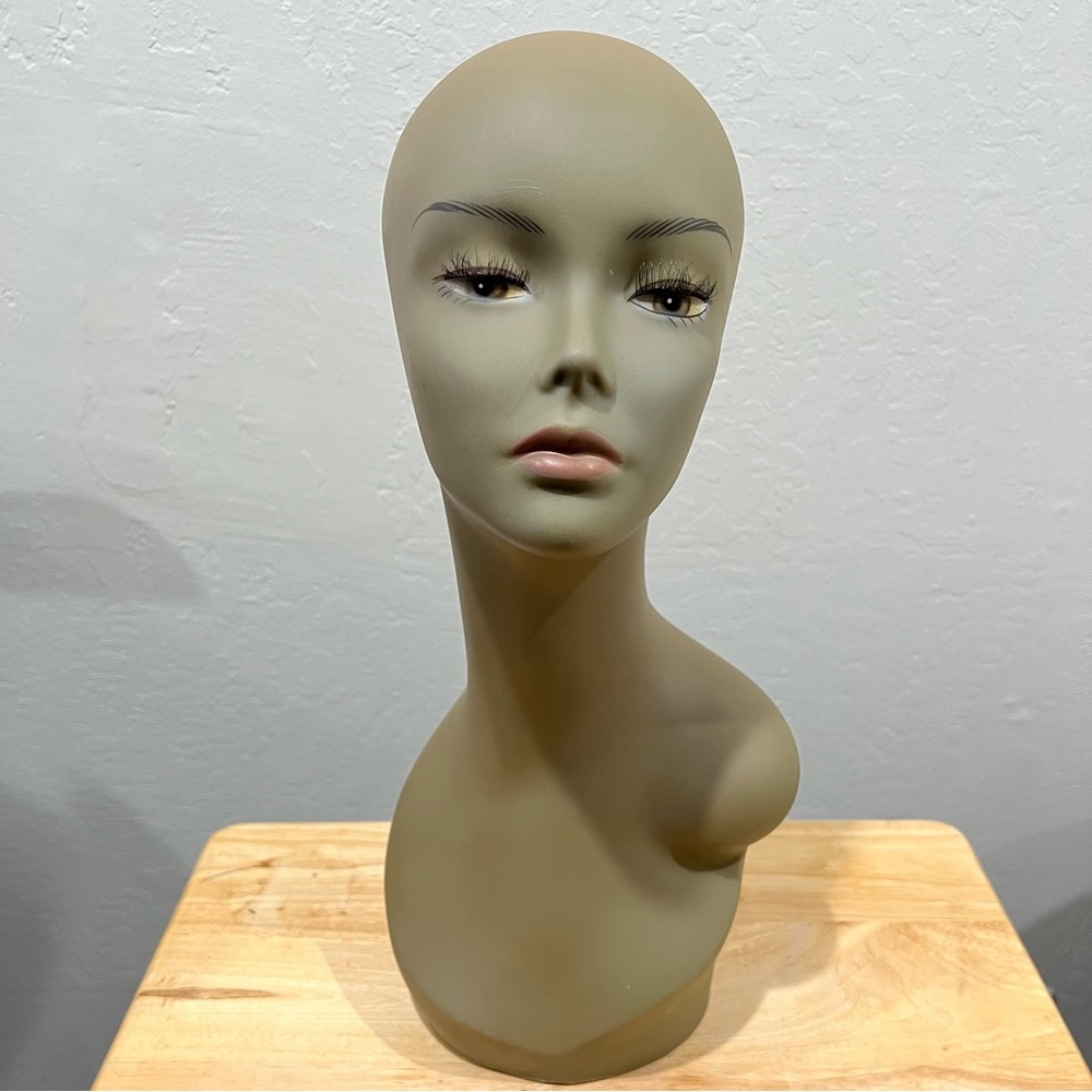 [18] Mannequin Head Plastic Display for Wigs Hats Sunglasses Jewelry (Eyelashes)